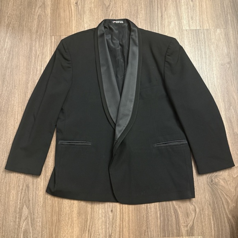 Oscar de la Renta black tuxedo made in the USA size 54r